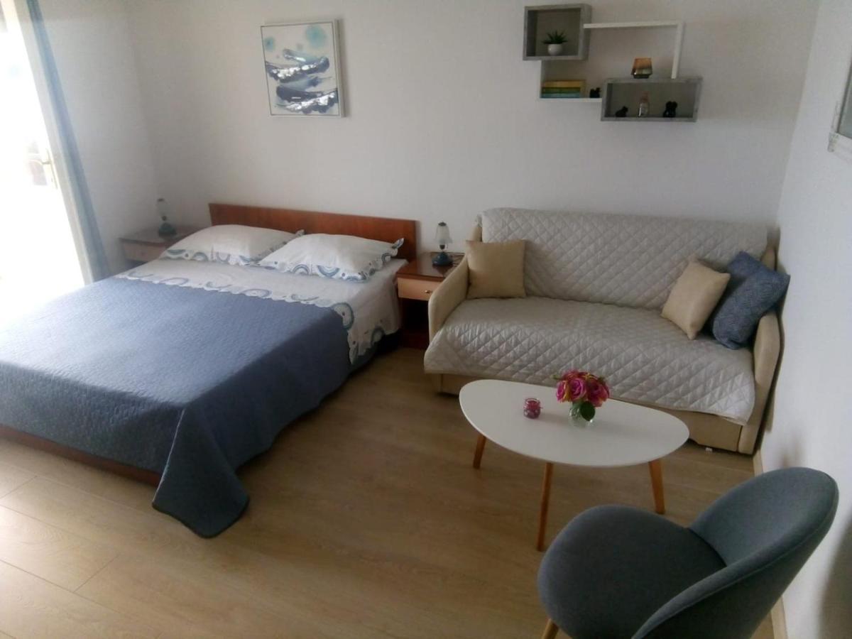 Apartments And Rooms Niksa พอดโกรา ภายนอก รูปภาพ