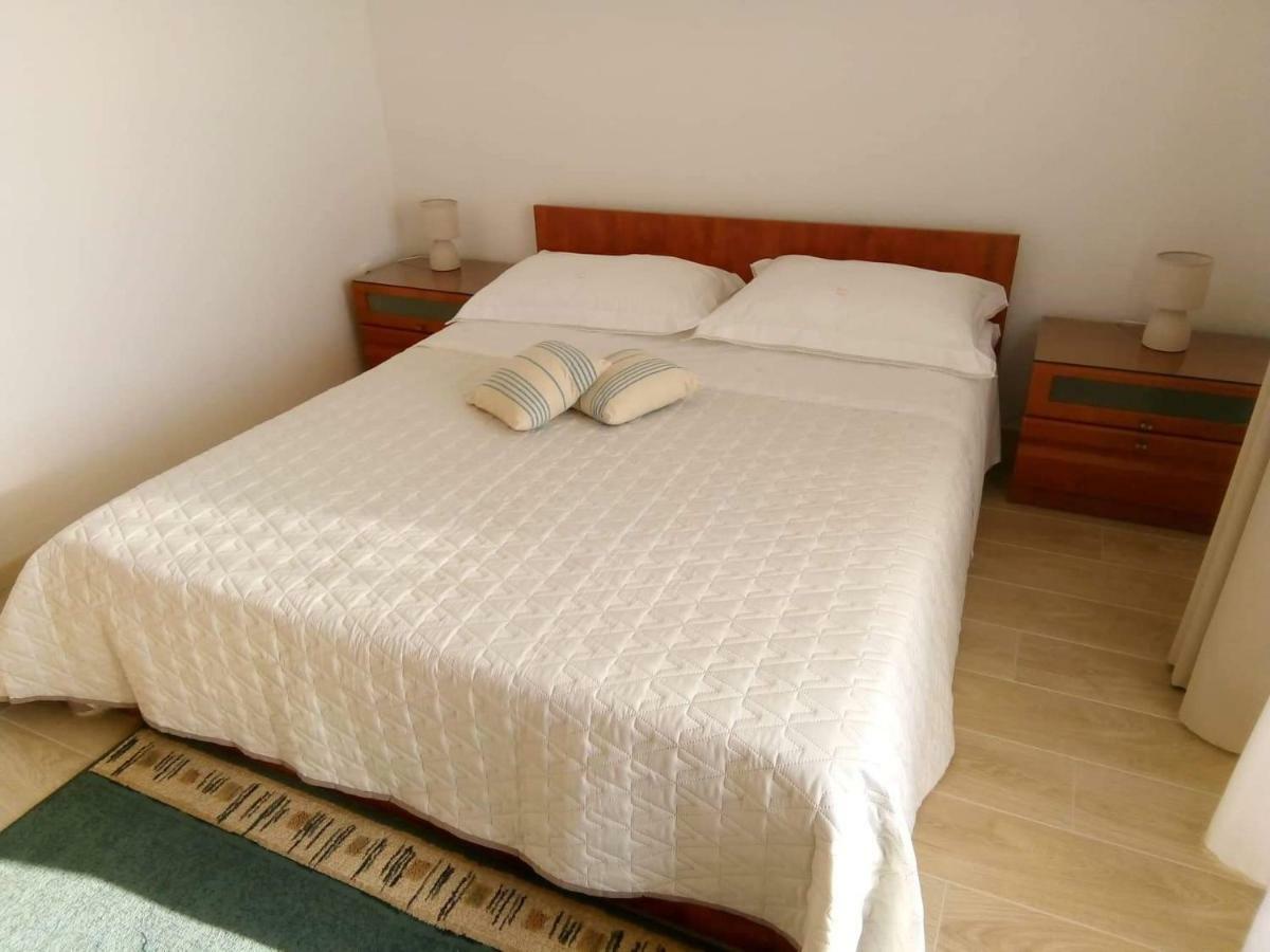 Apartments And Rooms Niksa พอดโกรา ภายนอก รูปภาพ