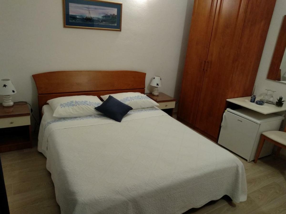 Apartments And Rooms Niksa พอดโกรา ภายนอก รูปภาพ