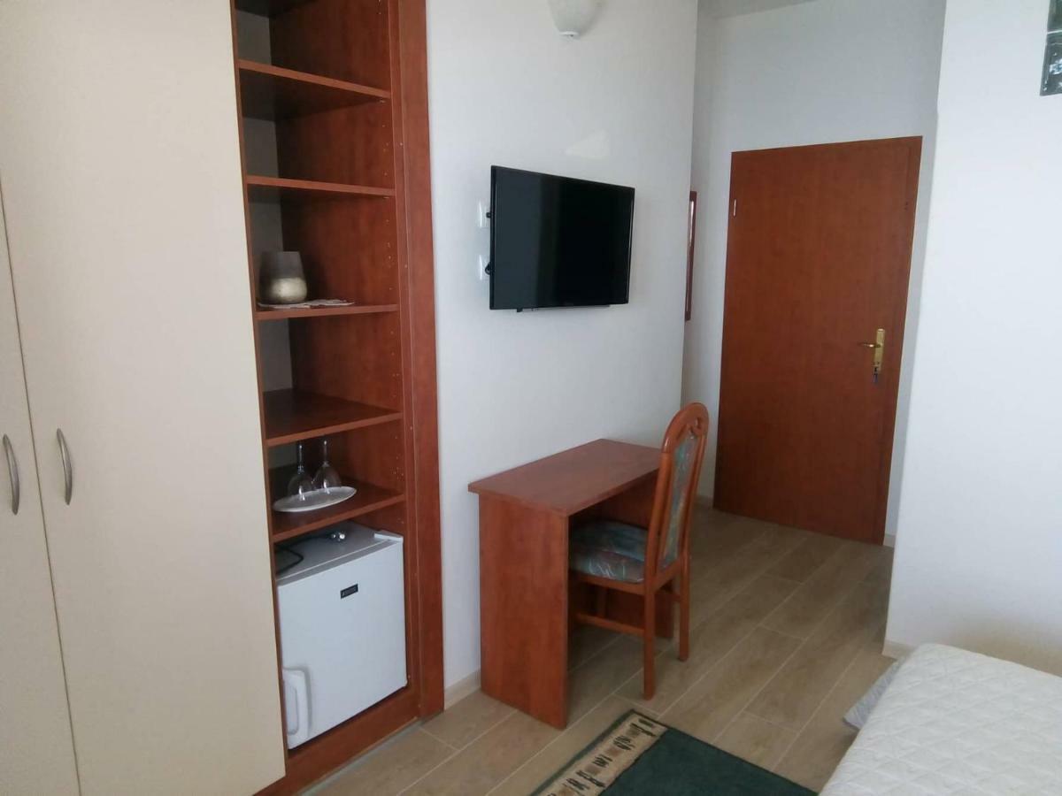 Apartments And Rooms Niksa พอดโกรา ภายนอก รูปภาพ