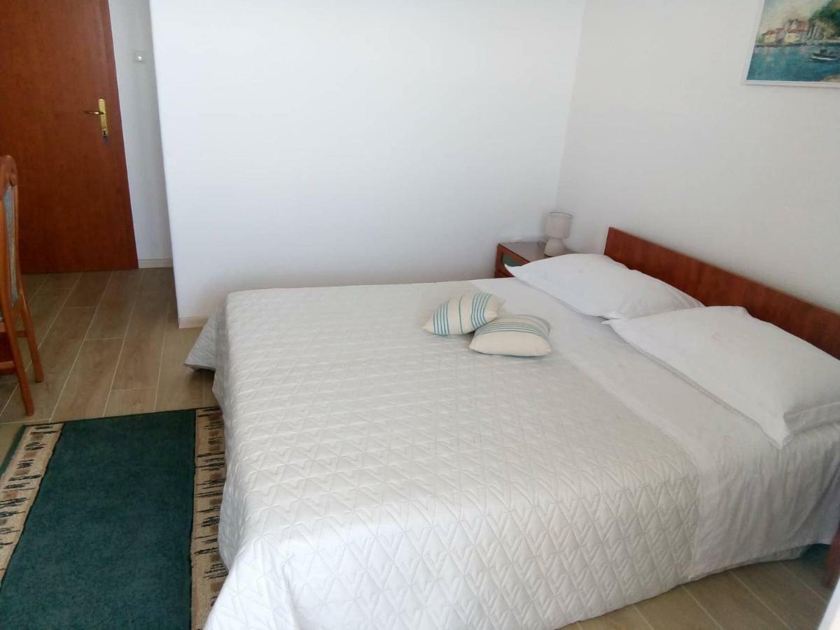 Apartments And Rooms Niksa พอดโกรา ภายนอก รูปภาพ