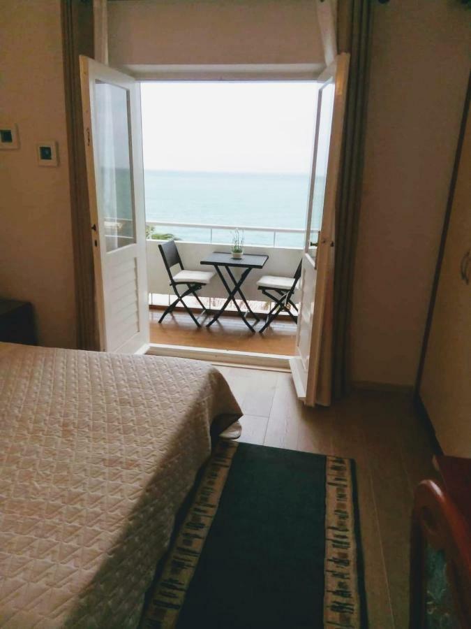 Apartments And Rooms Niksa พอดโกรา ภายนอก รูปภาพ