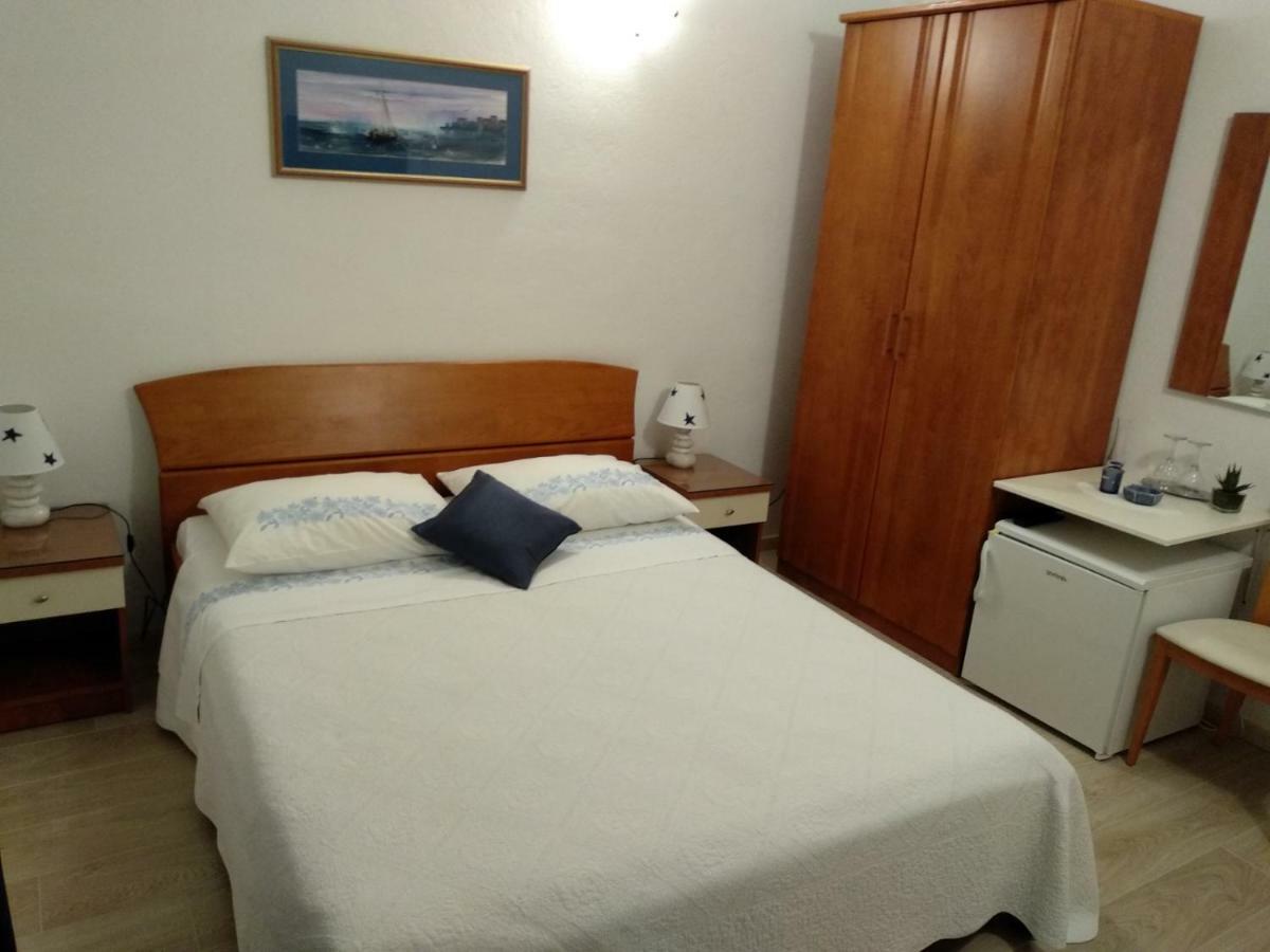 Apartments And Rooms Niksa พอดโกรา ภายนอก รูปภาพ